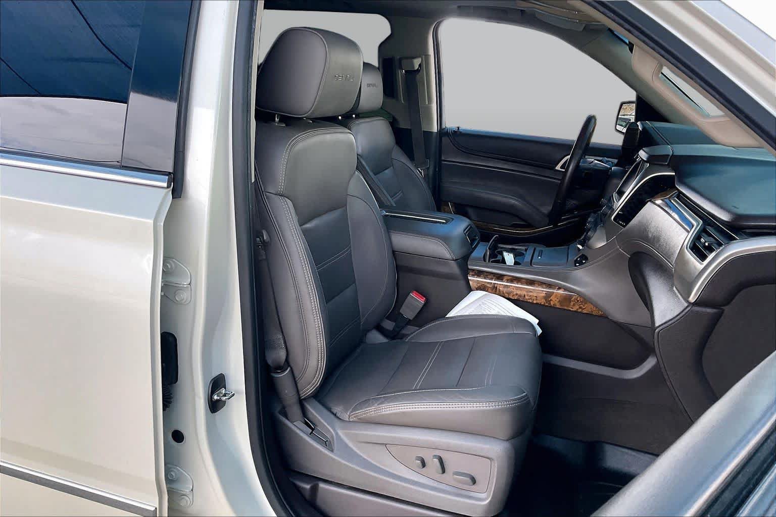 Used 2015 GMC Yukon Denali w/ Premium Package RWD image 7