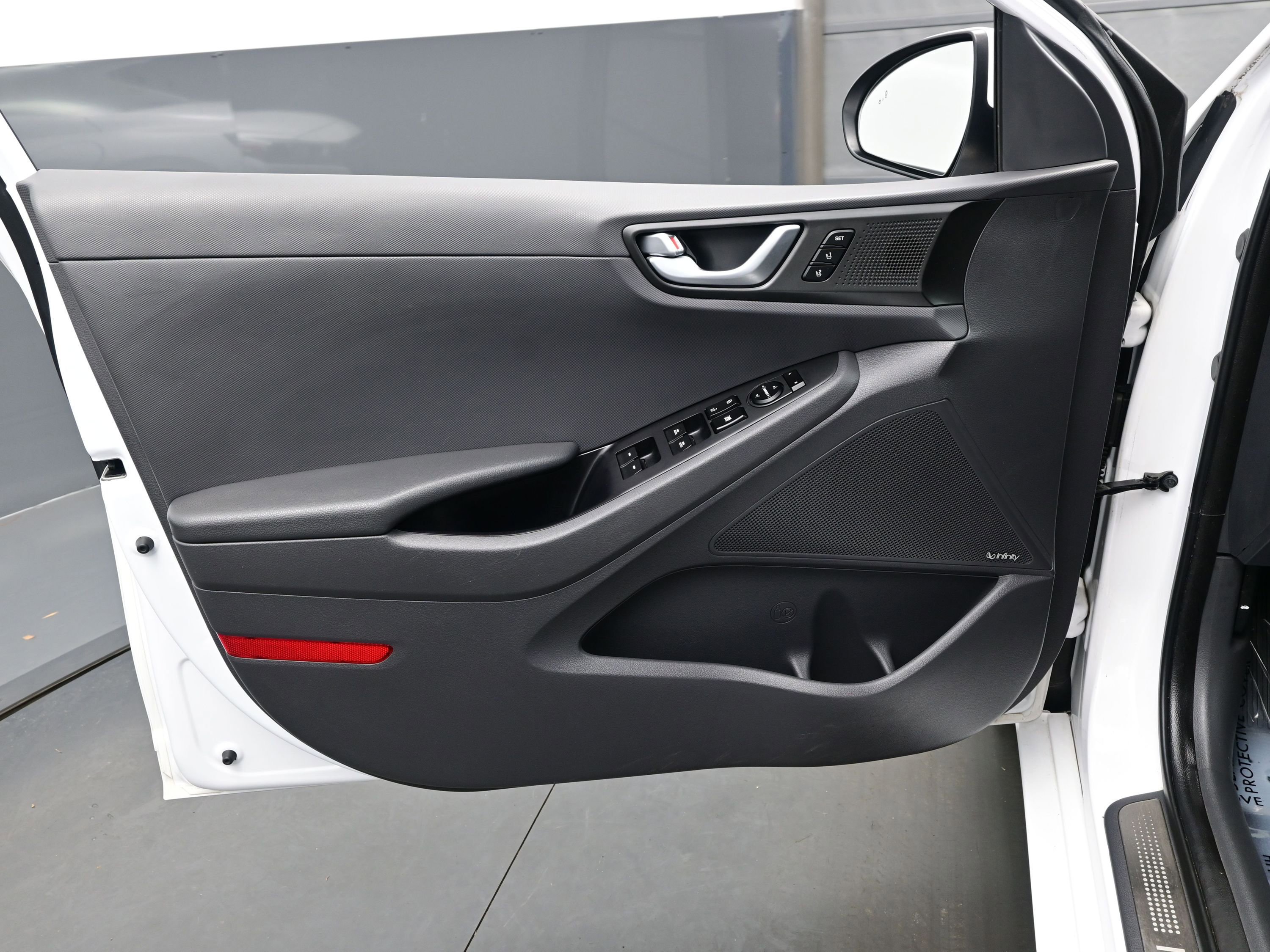 Used 2018 Hyundai Ioniq Limited w/ Ultimate Package 02 image 9