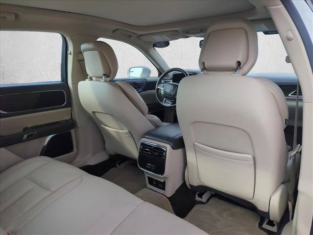 Used 2017 Lincoln Continental Select w/ Climate Package AWD/4WD image 18