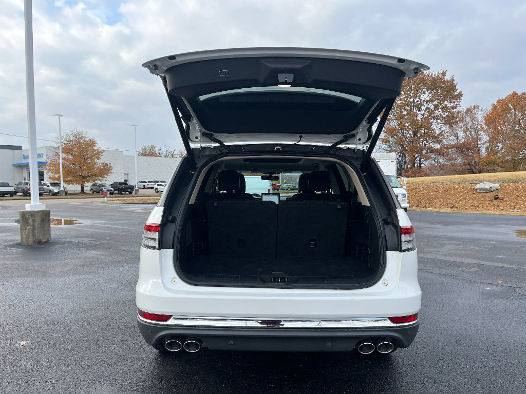Used 2023 Lincoln Aviator Reserve AWD/4WD image 10