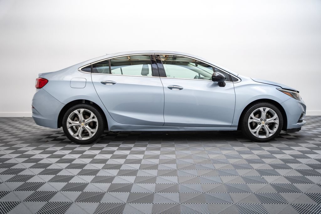 Used 2018 Chevrolet Cruze Premier w/ Enhanced Convenience Package FWD image 4