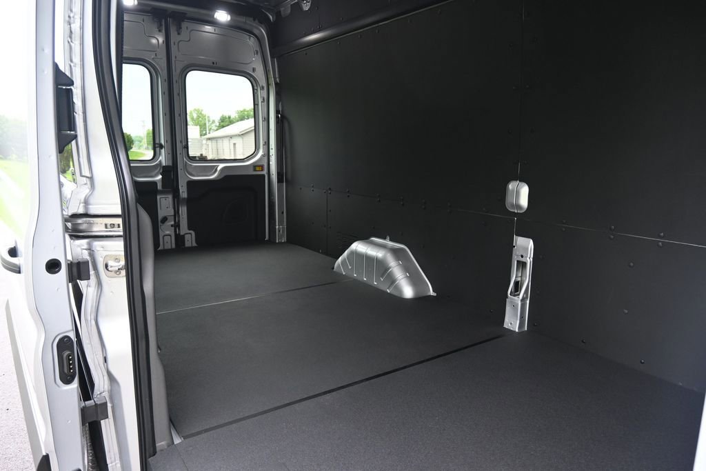 Used 2025 Ford E-Transit 148 High Roof Extended w/ Load Area Protection Package RWD image 20