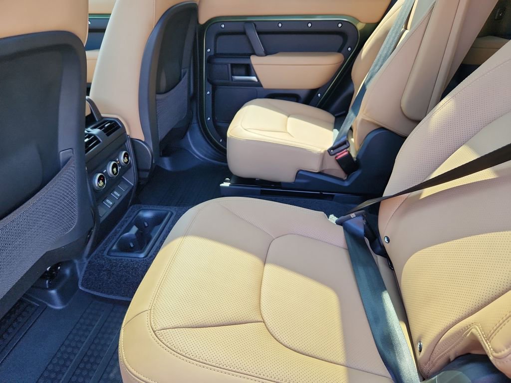 New 2026 Land Rover Defender 130 X-Dynamic SE image 5