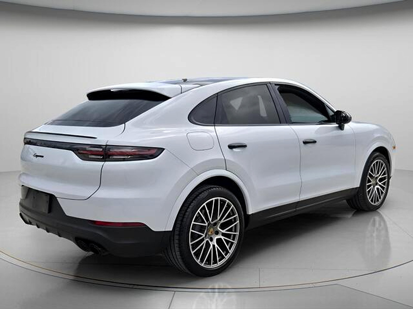 Used 2022 Porsche Cayenne Platinum Edition AWD/4WD image 7