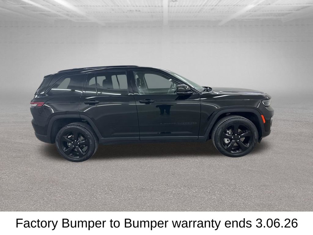 Used 2023 Jeep Grand Cherokee Limited w/ Black Appearance Package image 14