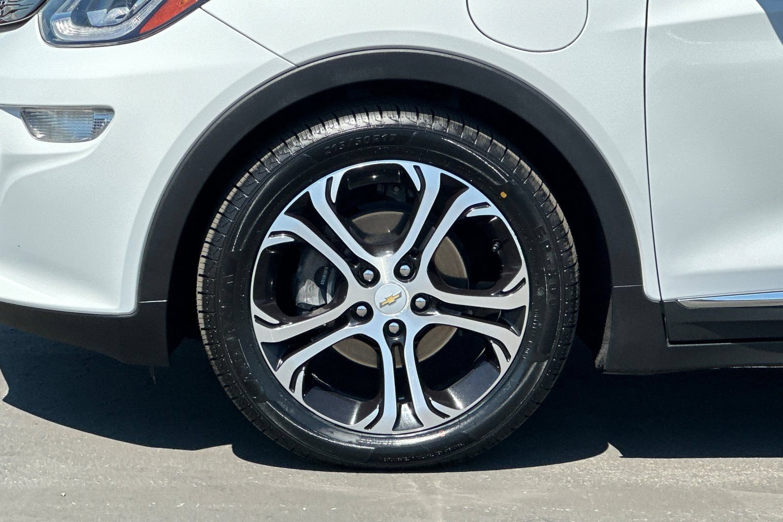 Used 2020 Chevrolet Bolt Premier w/ Infotainment Package FWD image 37