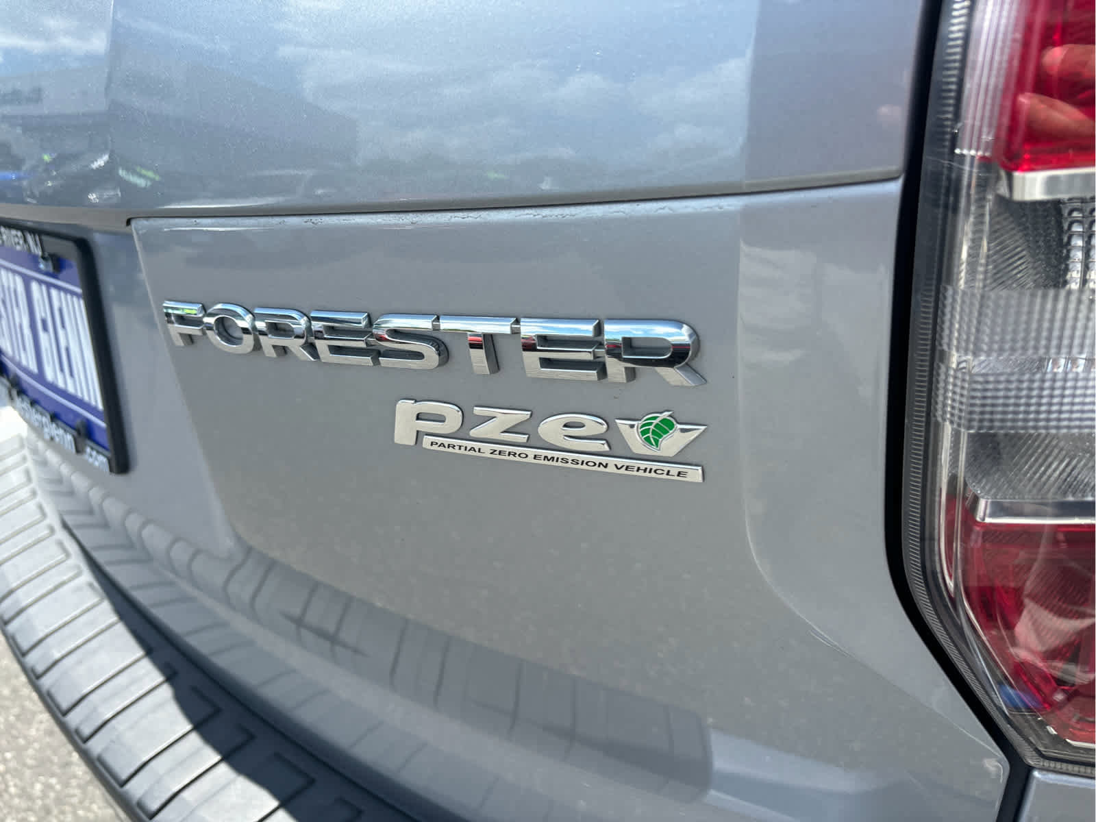 Used 2015 Subaru Forester 2.5i Touring w/ Eyesight & Navigation System AWD/4WD image 27