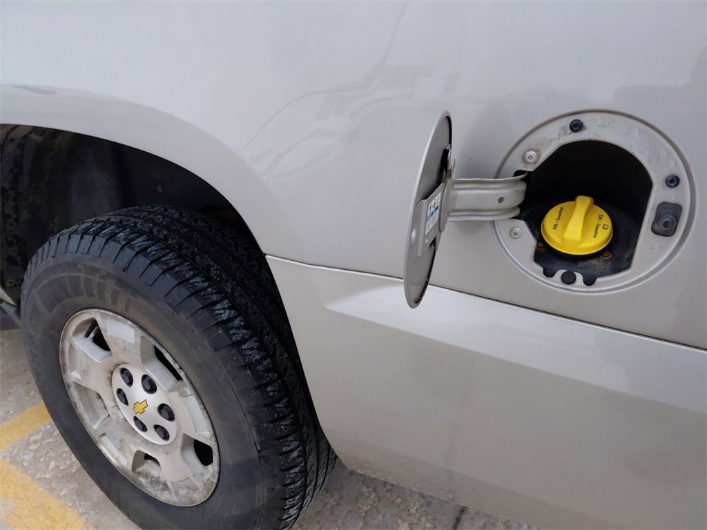 Used 2008 Chevrolet Suburban LT w/ LT Preferred Equipment Group image 27