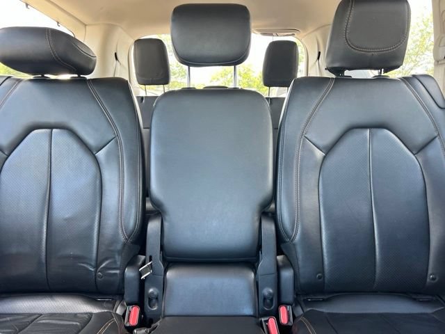 Used 2018 Chrysler Pacifica Touring-L FWD image 28