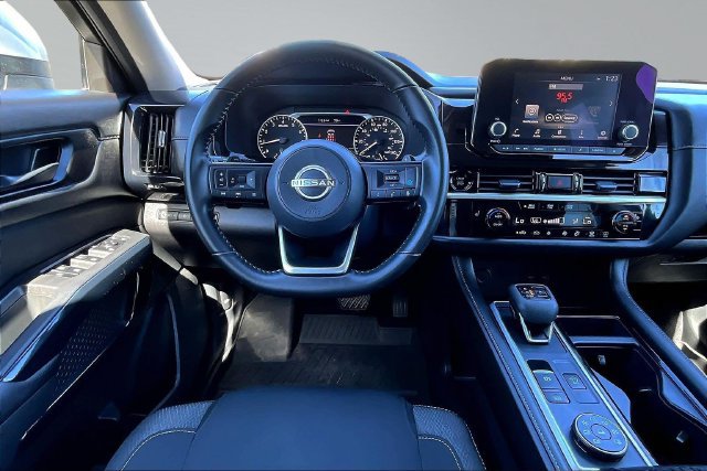 Used 2025 Nissan Pathfinder SV AWD/4WD image 8