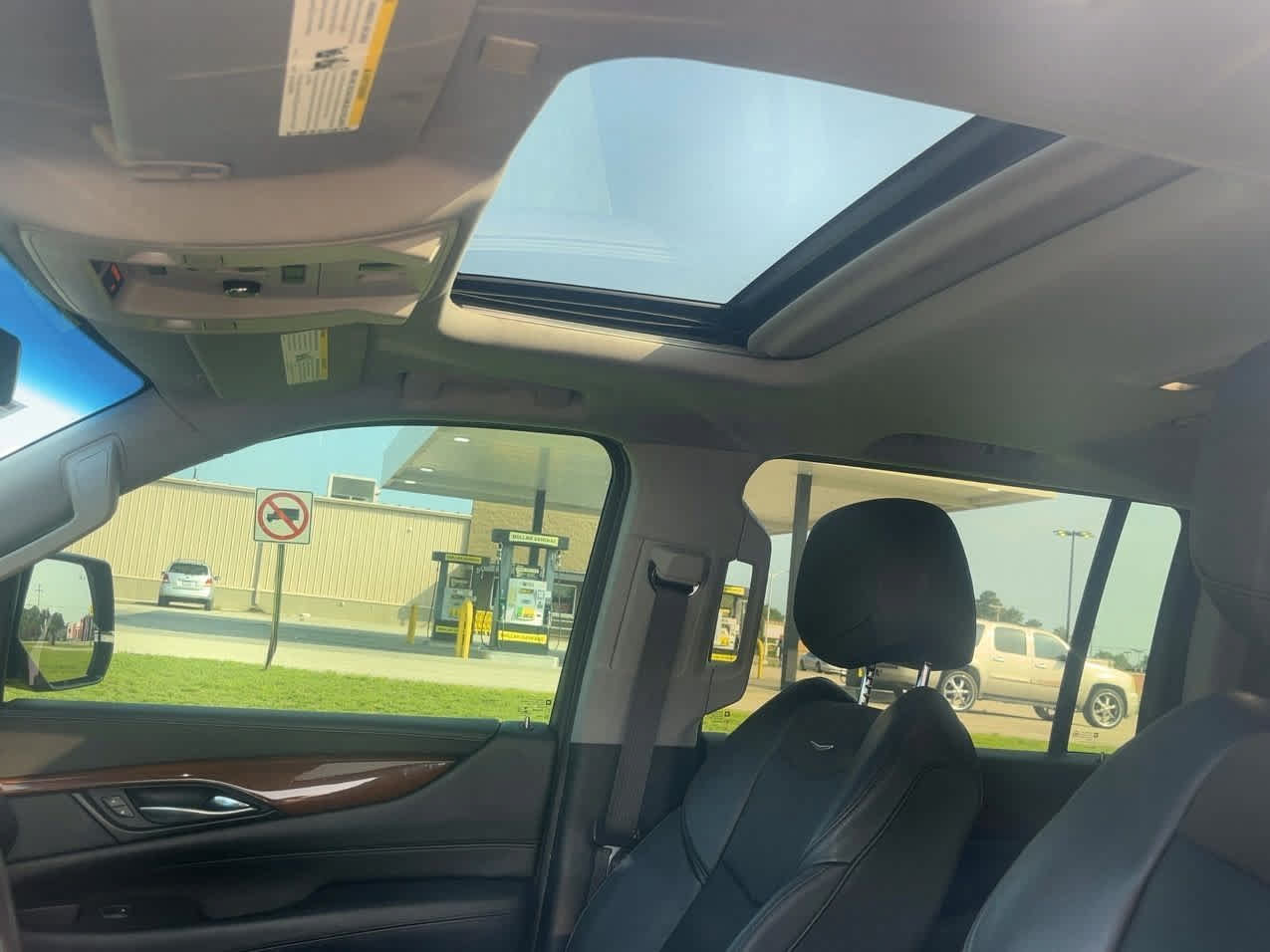 Used 2019 Cadillac Escalade ESV Luxury AWD/4WD image 3