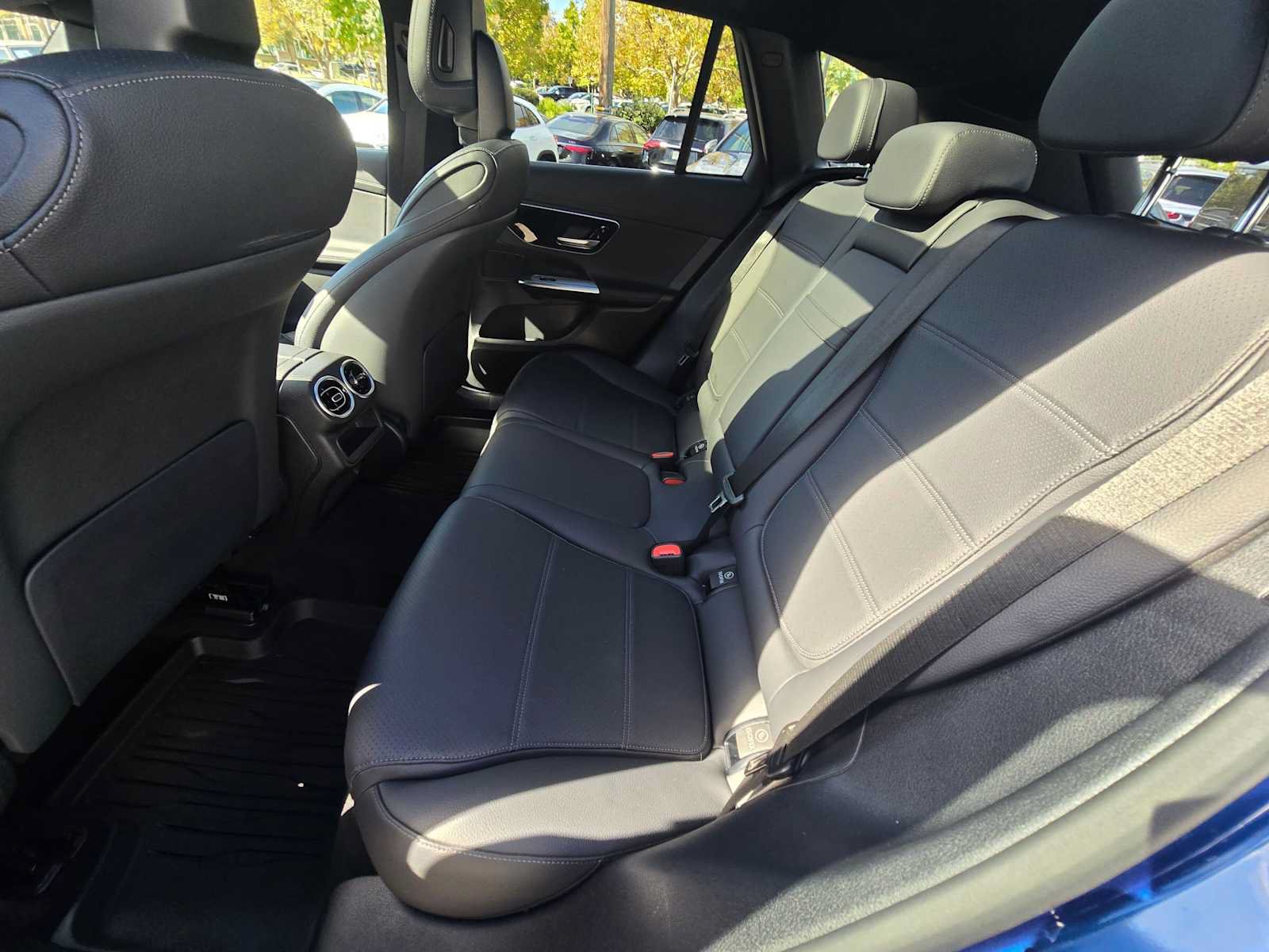 Used 2024 Mercedes-Benz GLC 300 4MATIC image 17