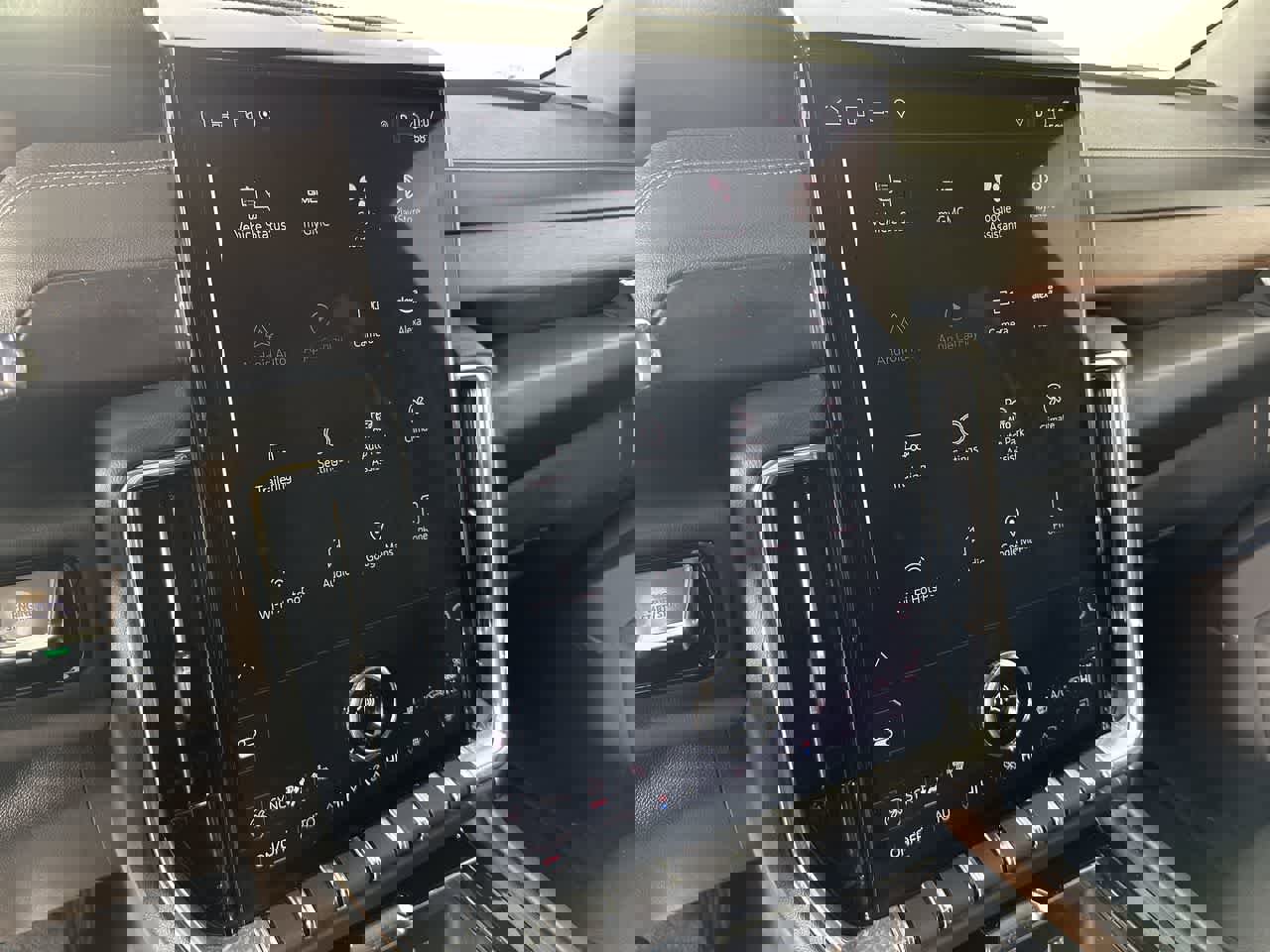 Used 2025 GMC Yukon Denali image 37