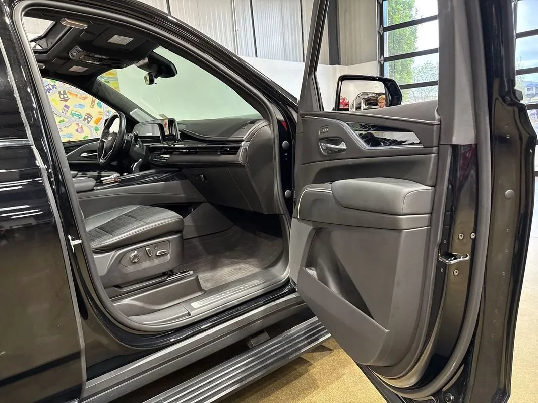 Used 2023 Cadillac Escalade ESV V AWD/4WD image 76