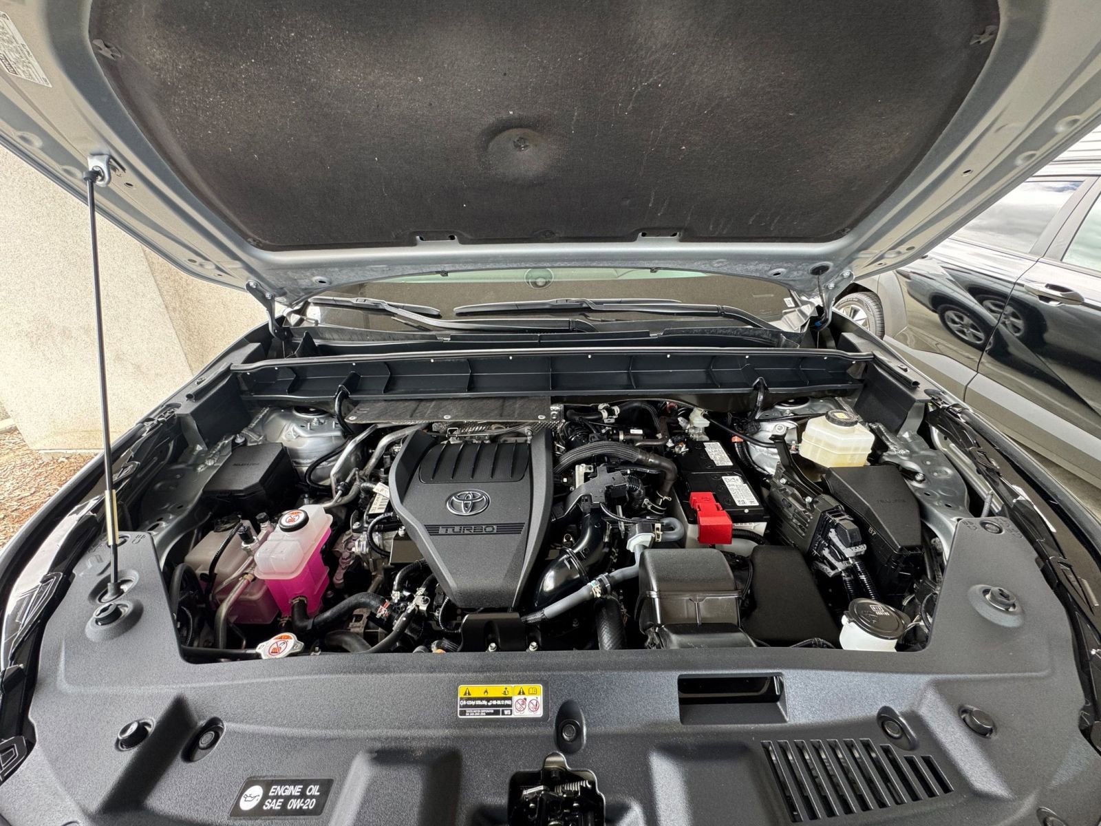 Used 2025 Toyota Highlander LE FWD image 35