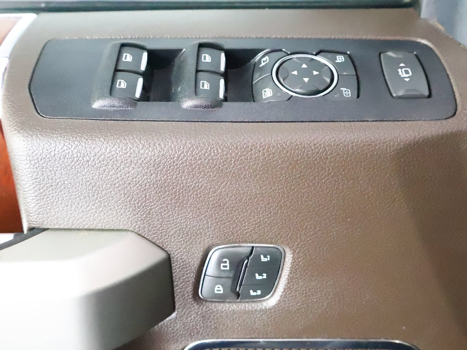 Used 2022 Ford F350 King Ranch w/ King Ranch Ultimate Package AWD/4WD image 32