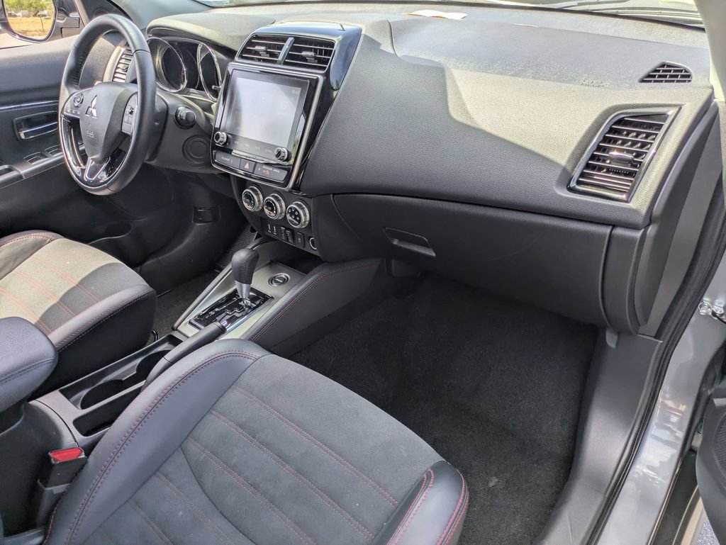 Used 2025 Mitsubishi Outlander Sport SE AWD/4WD image 28