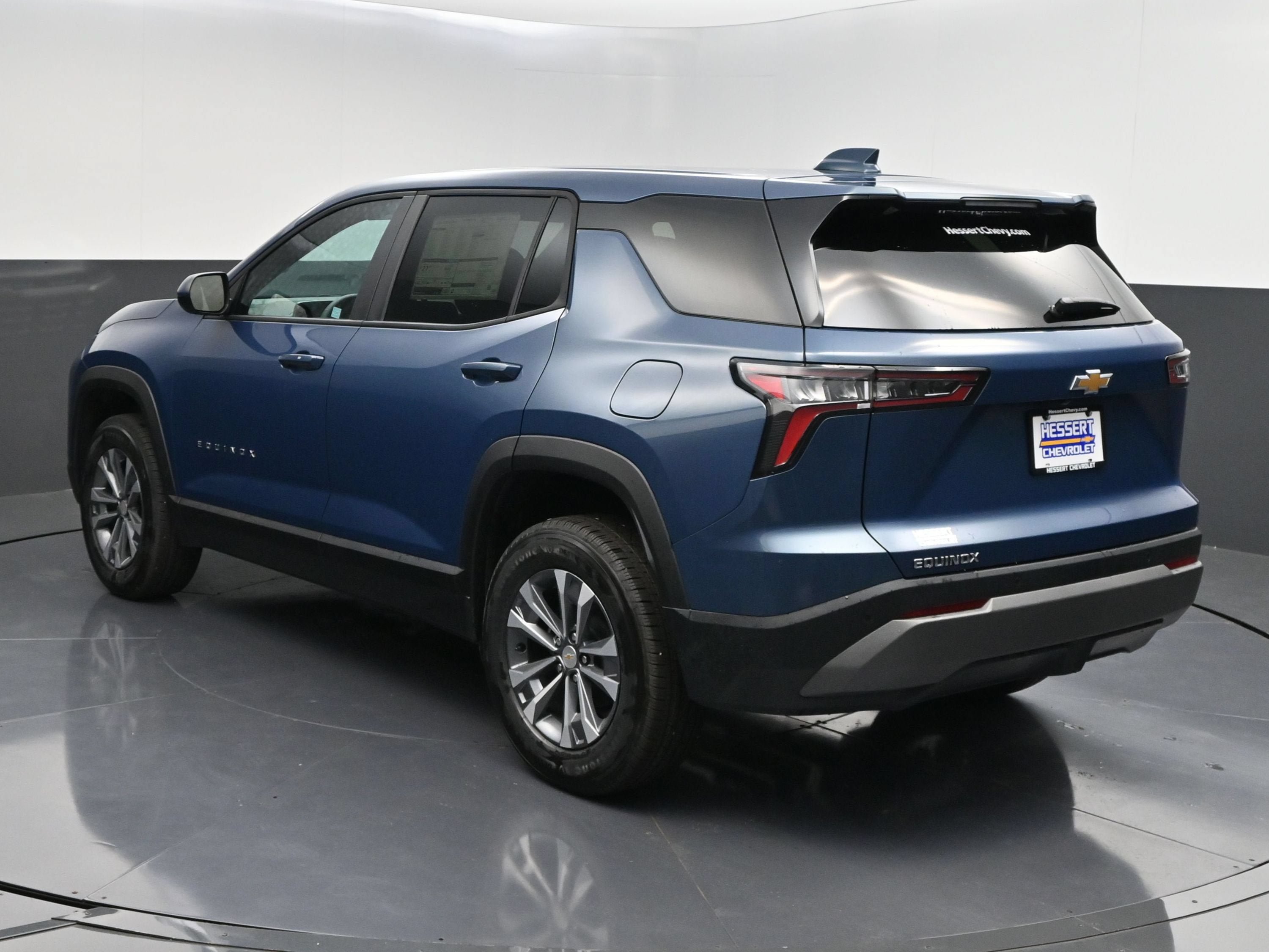 New 2027 Chevrolet Equinox LT FWD image 6