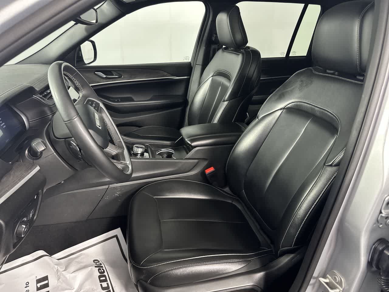 Used 2024 Jeep Grand Cherokee Limited 4xe AWD/4WD image 4