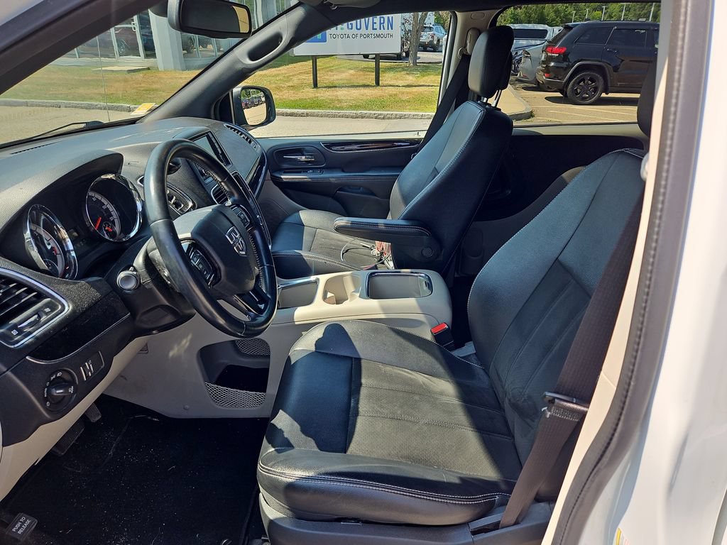 Used 2019 Dodge Grand Caravan SXT FWD image 12
