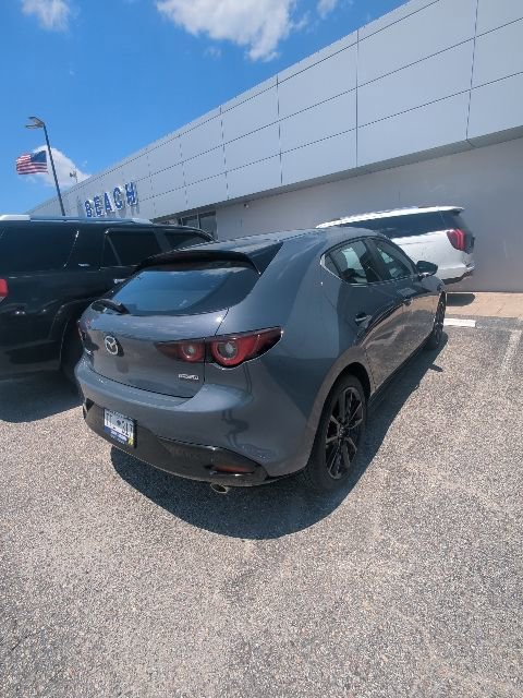 Used 2022 MAZDA MAZDA3 s FWD image 3