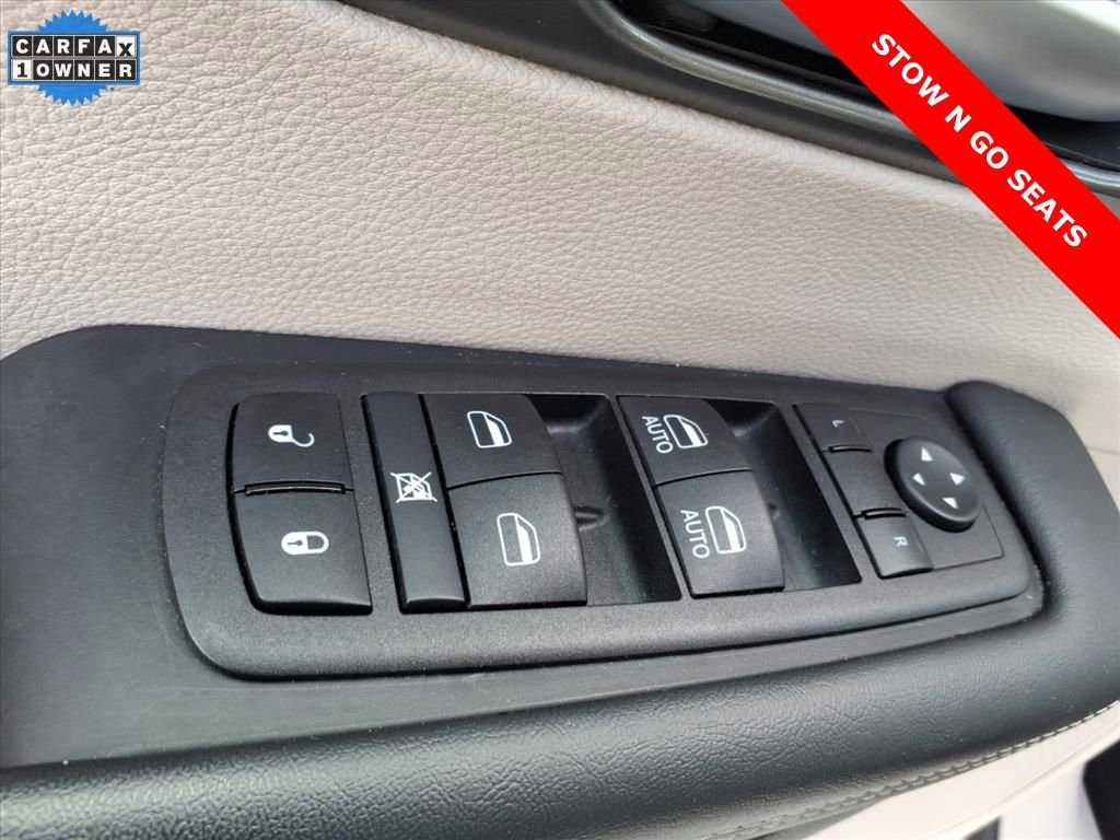 Used 2024 Chrysler Pacifica Touring-L image 14