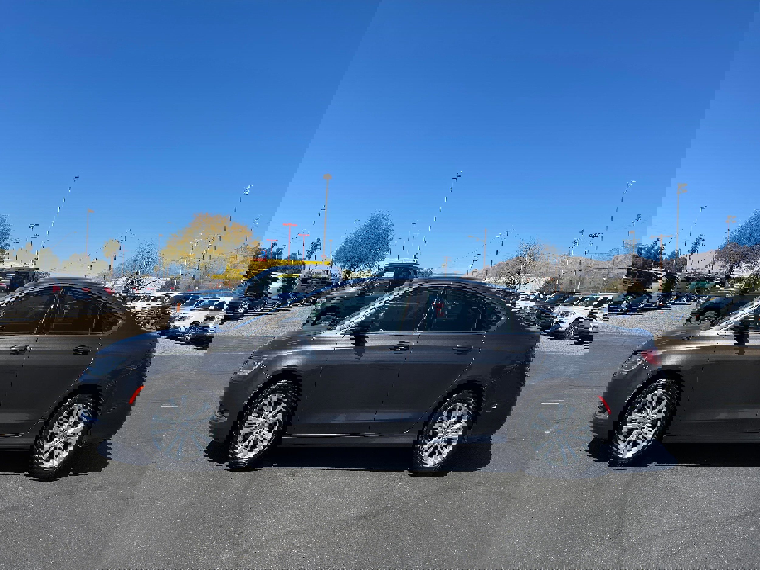 Used 2016 Chrysler 200 Limited image 2