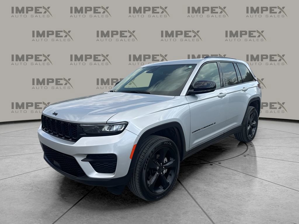 Used 2024 Jeep Grand Cherokee Altitude image 1