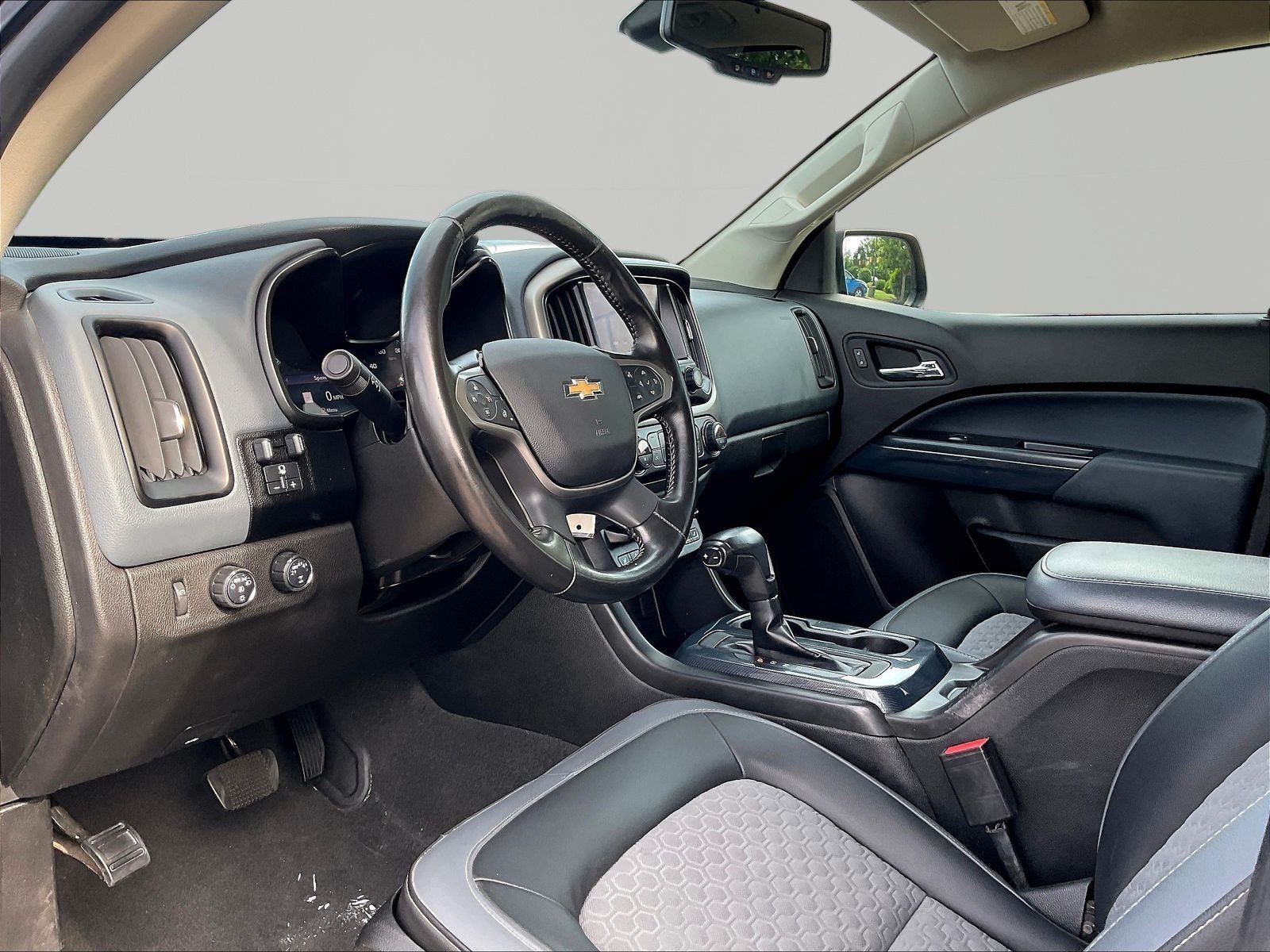 Used 2021 Chevrolet Colorado Z71 w/ Z71 Midnight Edition AWD/4WD image 18