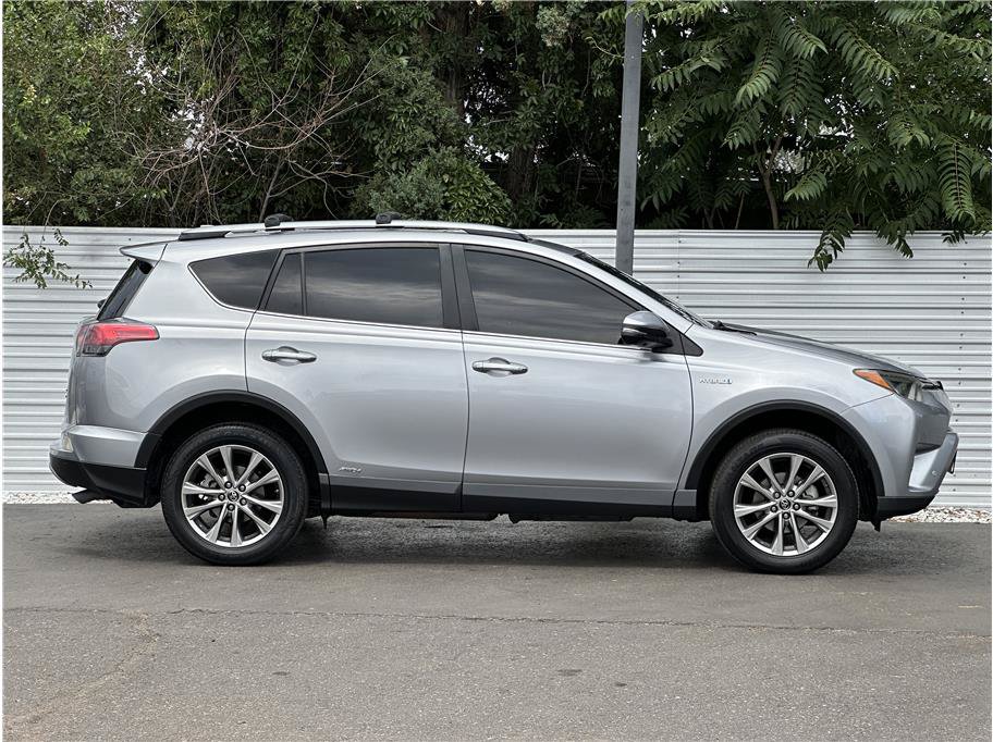 Used 2018 Toyota RAV4 Limited w/ Advanced Technology Package AWD/4WD image 9