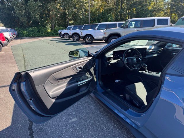 Used 2025 Ford Mustang GT RWD image 15