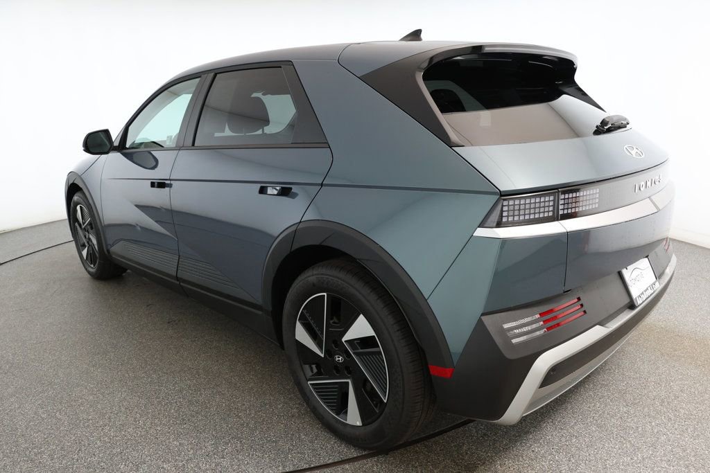 Used 2025 Hyundai Ioniq 5 SE image 6