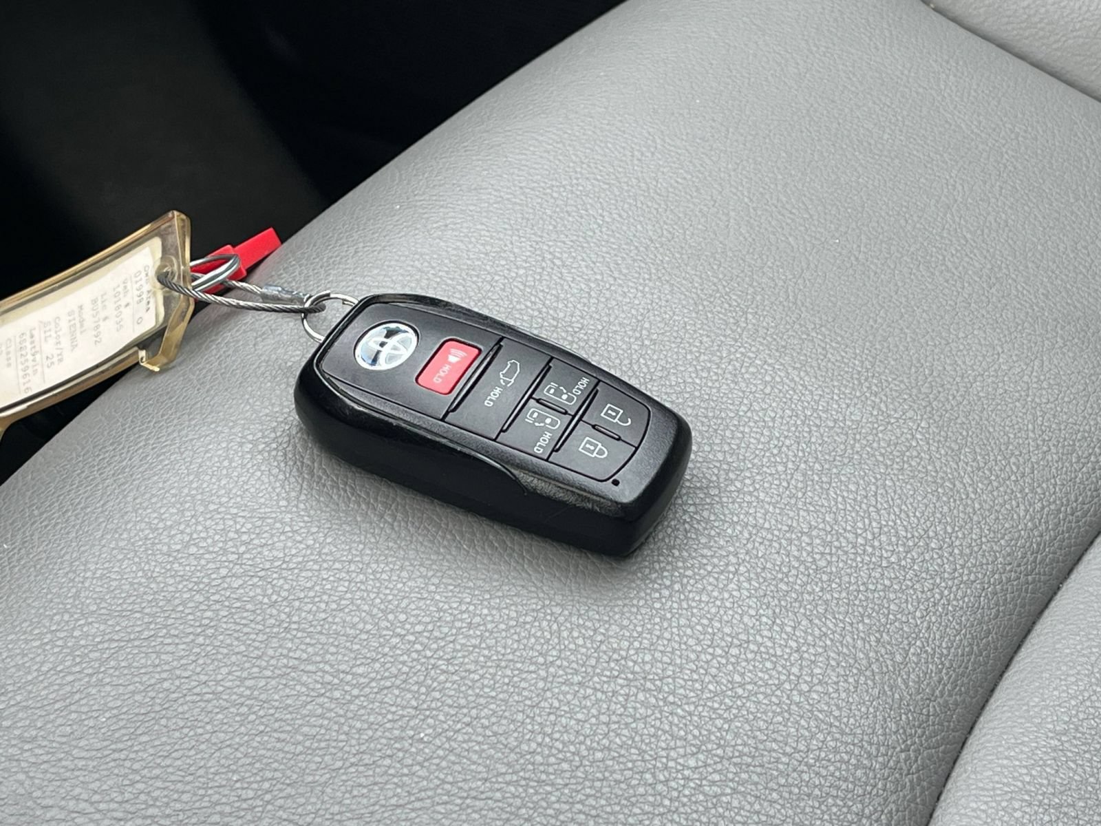 Used 2025 Toyota Sienna XLE FWD image 20