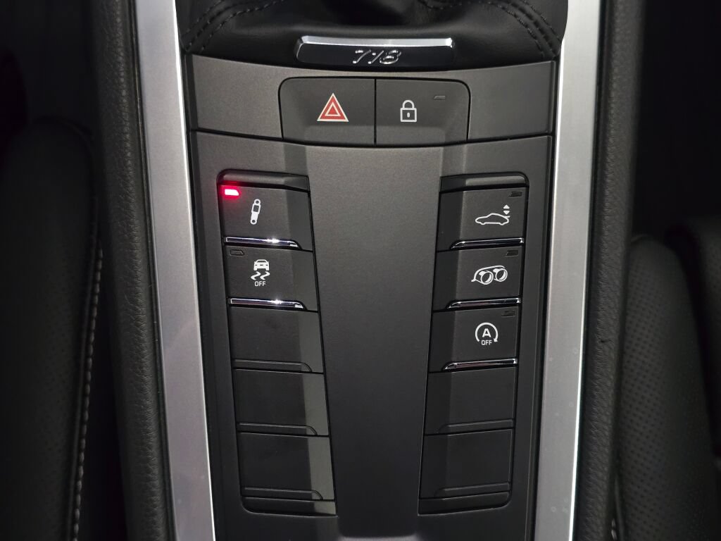 Certified 2025 Porsche 718 Cayman RWD image 18