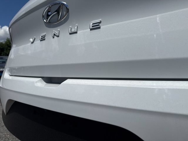 Used 2024 Hyundai Venue SE FWD image 13