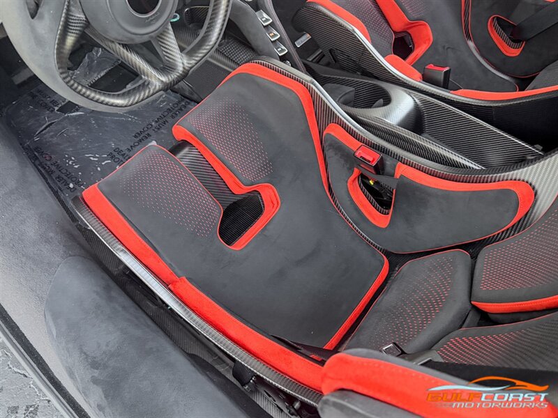 Used 2021 McLaren 765LT RWD image 23