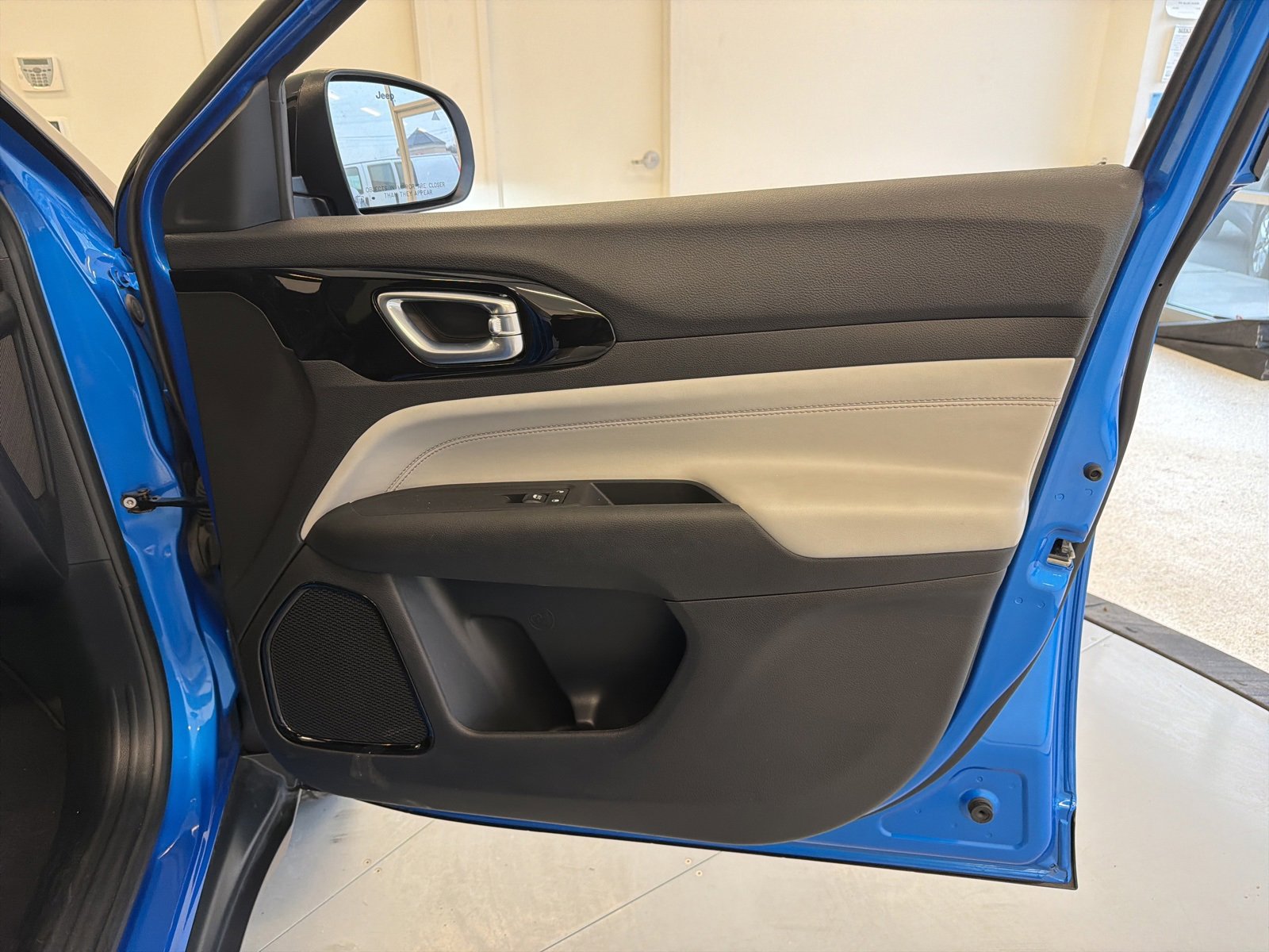 Used 2024 Jeep Compass Limited image 36