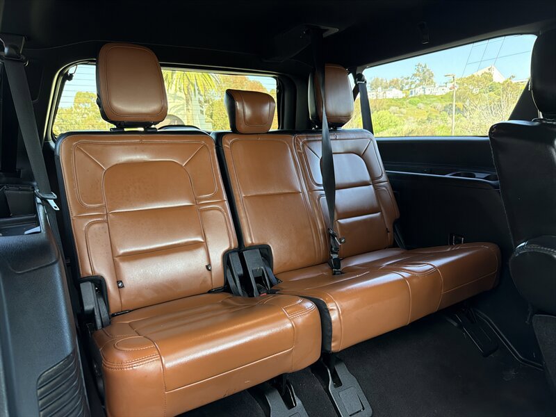 Used 2020 Lincoln Navigator L Reserve w/ Luxury Package image 17