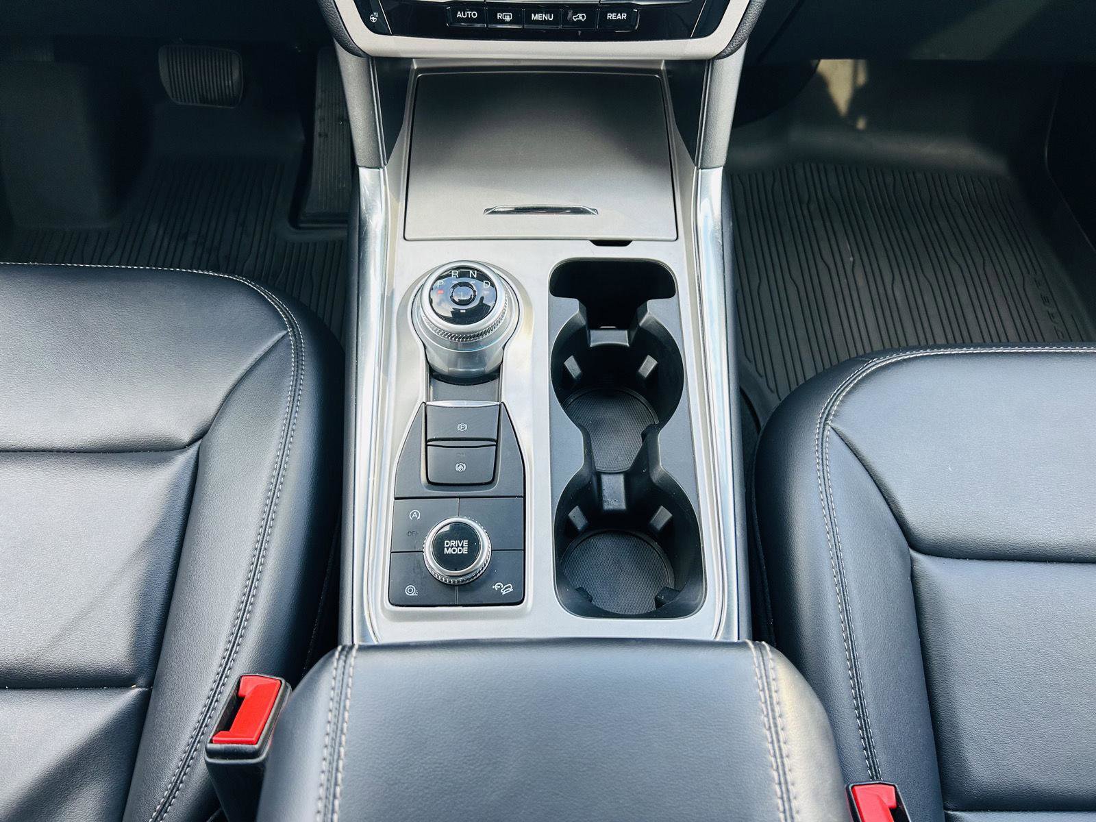 Used 2023 Ford Explorer XLT w/ Equipment Group 202A image 25