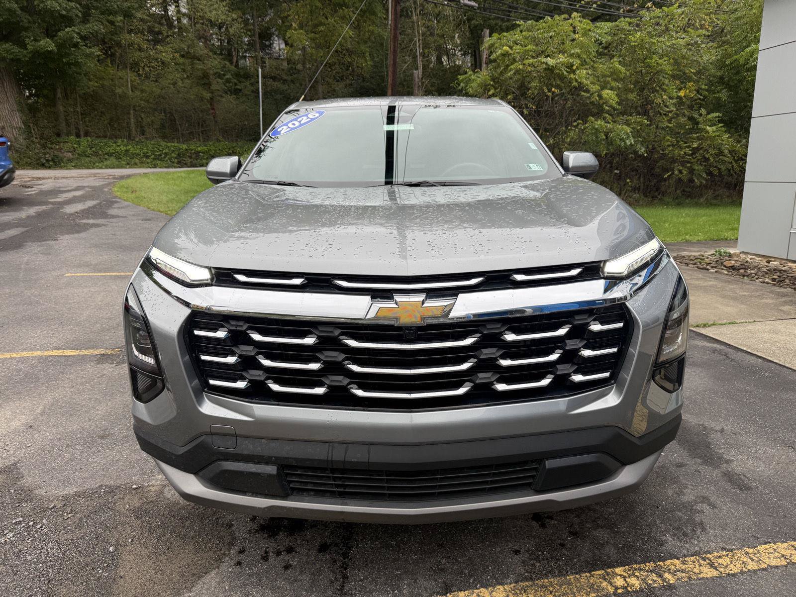 Used 2026 Chevrolet Equinox LT AWD/4WD image 2