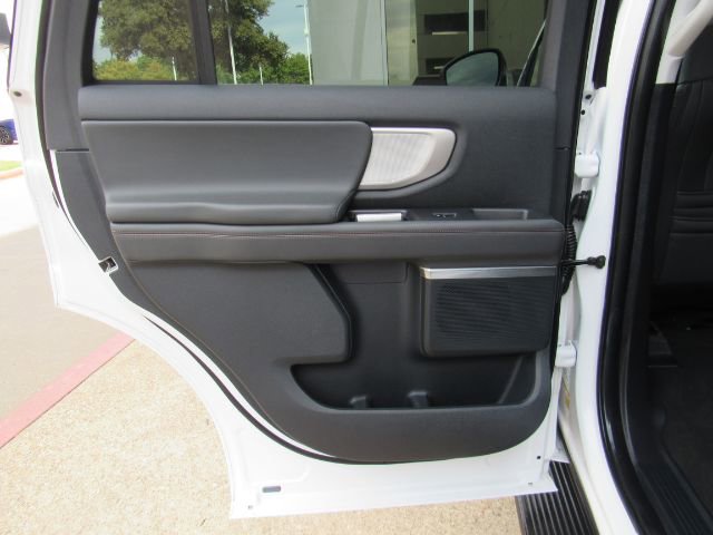 Used 2025 Ford Expedition Active image 19