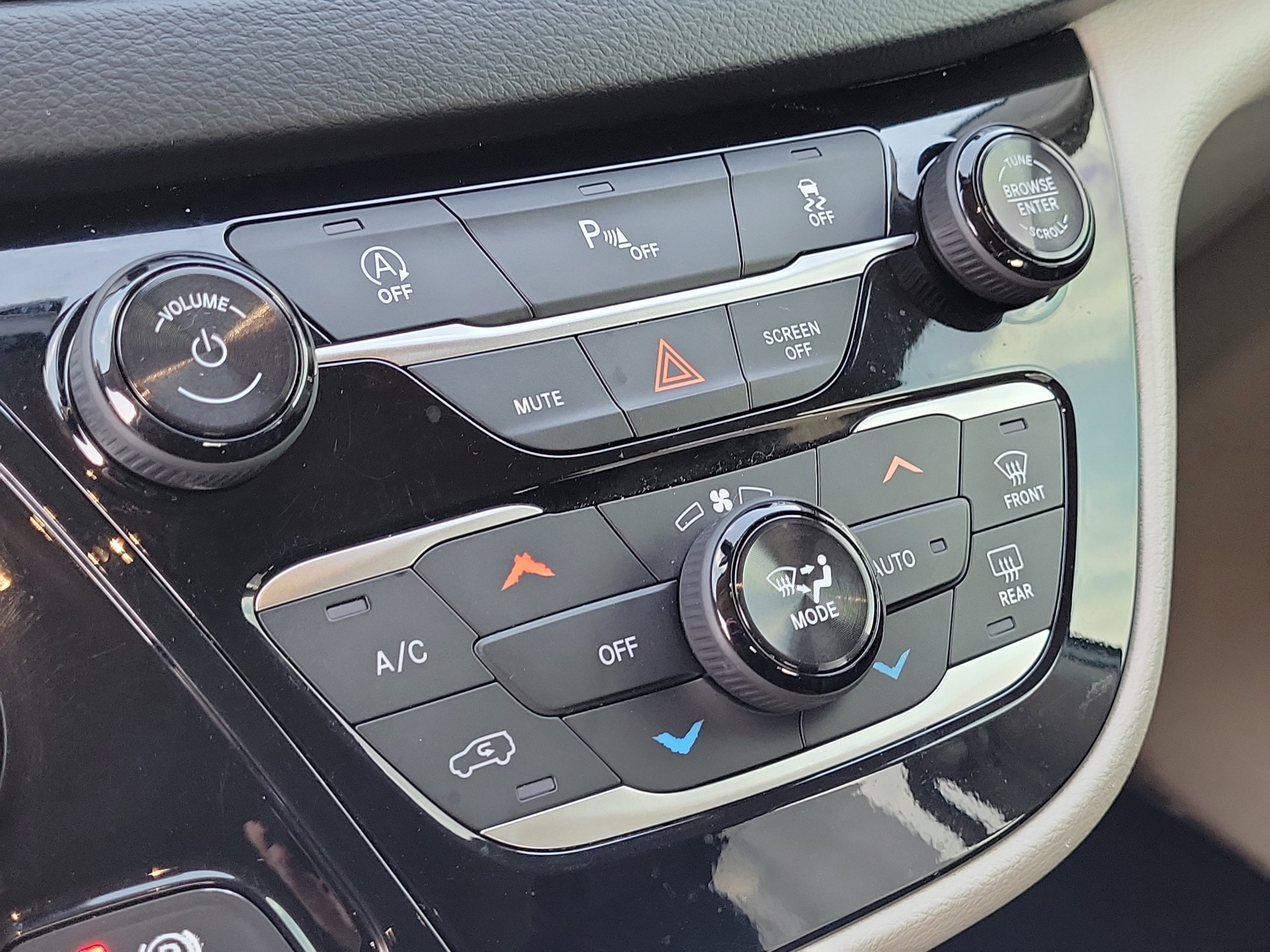 Used 2018 Chrysler Pacifica Touring-L image 31