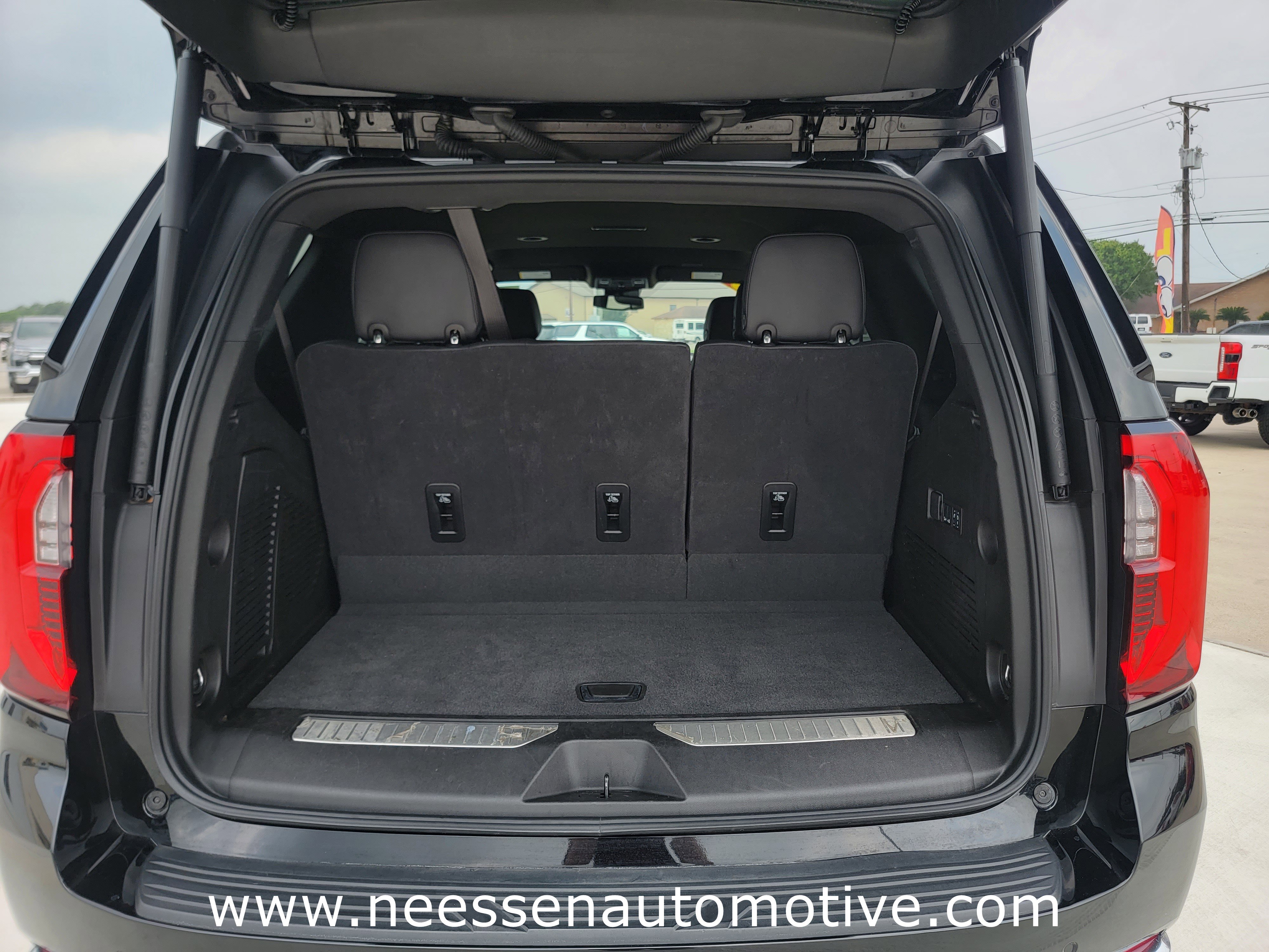 Used 2025 GMC Yukon Denali AWD/4WD image 45