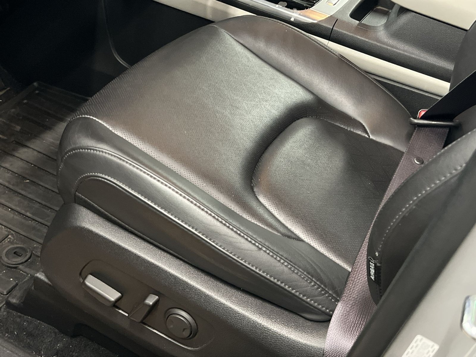Used 2022 Kia Carnival EX FWD image 11