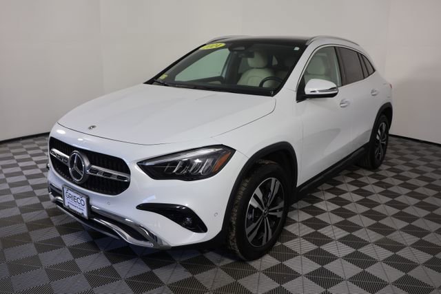 Used 2024 Mercedes-Benz GLA 250 4MATIC w/ Winter Heating Package image 4