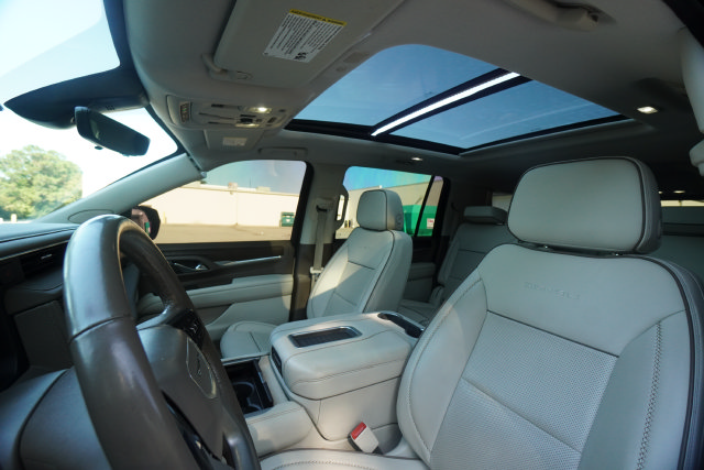 Used 2021 GMC Yukon XL Denali w/ Denali Premium Package AWD/4WD image 21