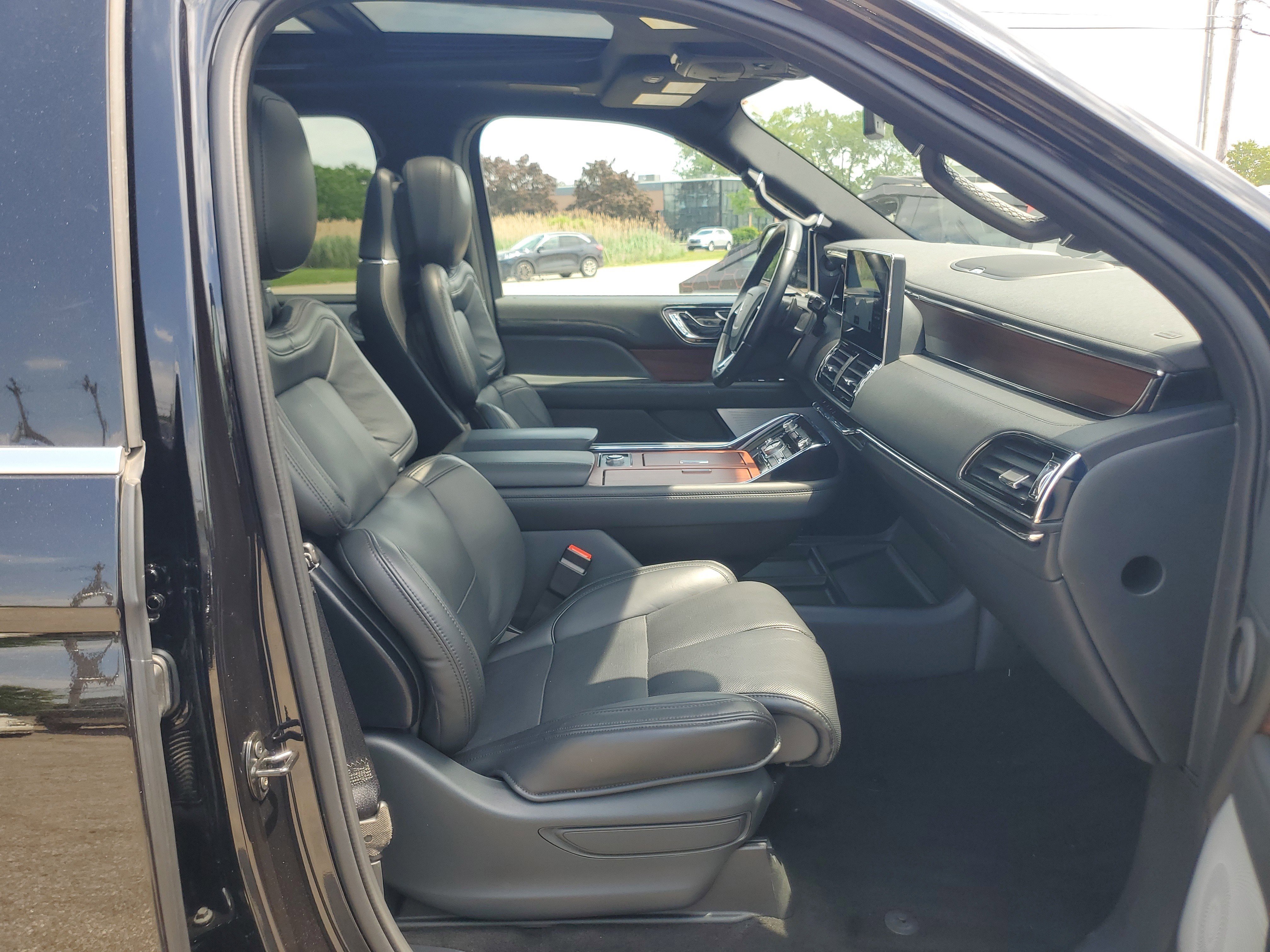 Certified 2023 Lincoln Navigator Reserve AWD/4WD image 9