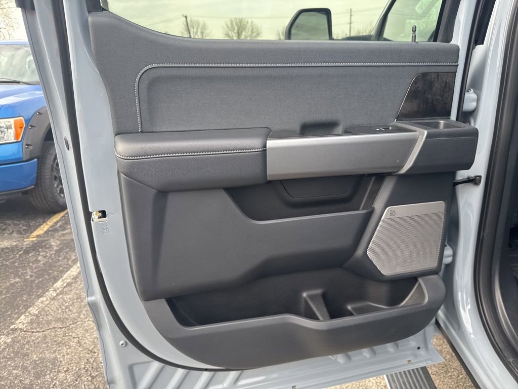 Used 2025 Ford F350 Lariat w/ Lariat Ultimate Package AWD/4WD image 35