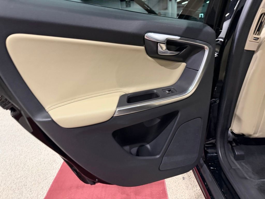 Used 2016 Volvo XC60 T6 w/ Proximity Package AWD/4WD image 19