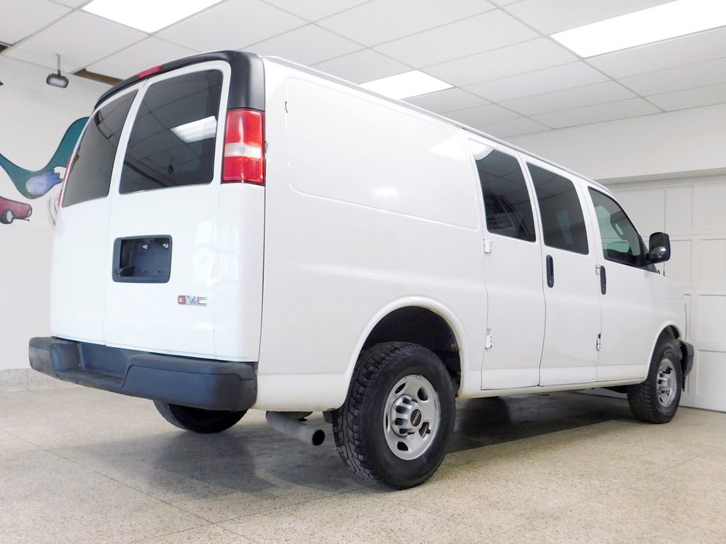 Used 2017 GMC Savana 2500 RWD image 4